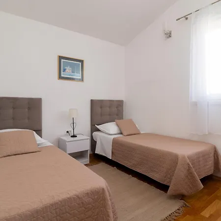 公寓 With Parking Space Slatine, Ciovo - 5158